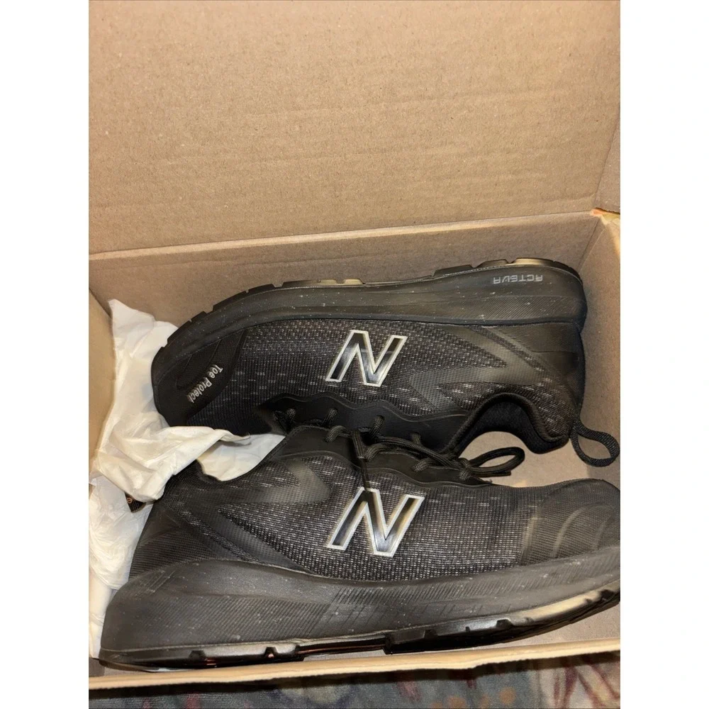 New Balance Men's 7.5 Composite Safety Toe Work Shoe MIDLOGIEHPR Black Sneaker